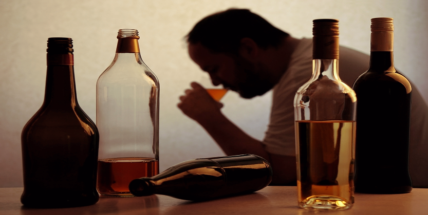 Alkohol nach Haartransplantation – Risiken & Tipps